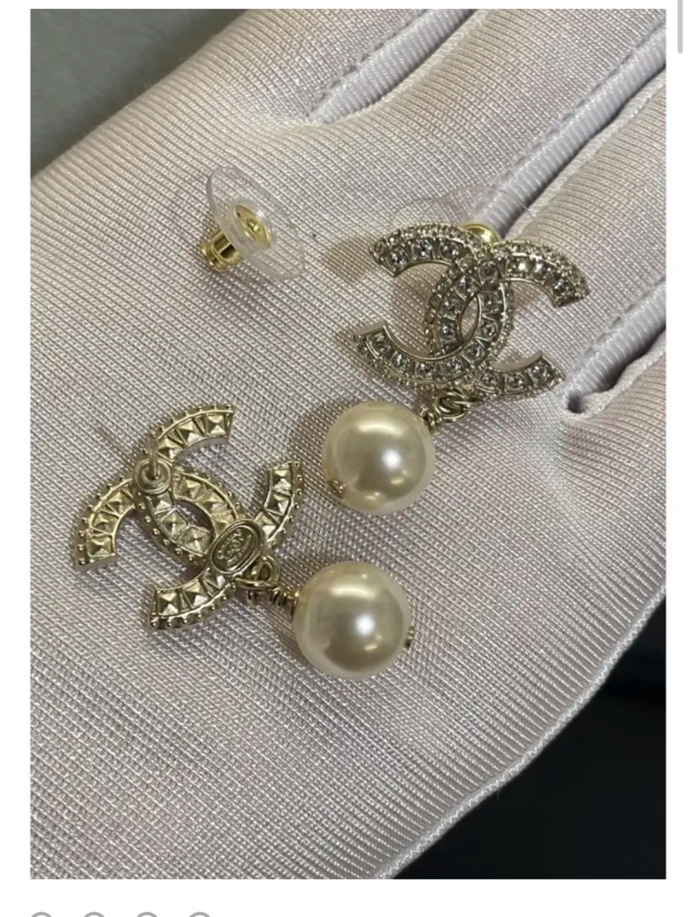 Chanel REV Gold Resin Crystal
Pearl CC DropEarrings AuthenticFull set very rare - Picture 8 of 10